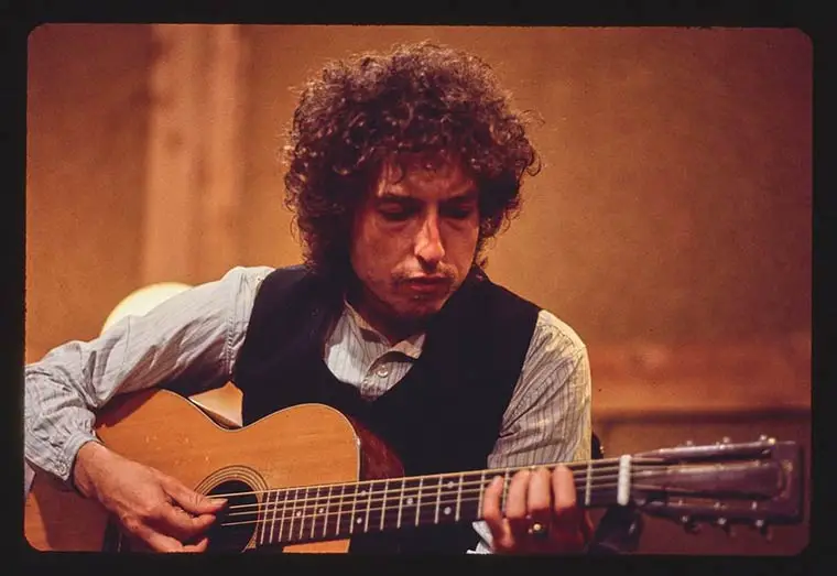 Is Bob Dylan Alive